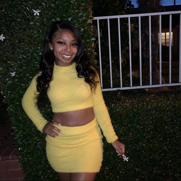 Yellow 2 piece form fashion nova - Picture 3 of 3